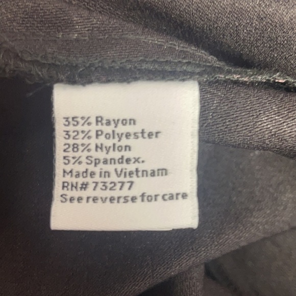 Brand new Woman’s Nine West Pencil Skirt. Size 6. - Picture 16 of 16